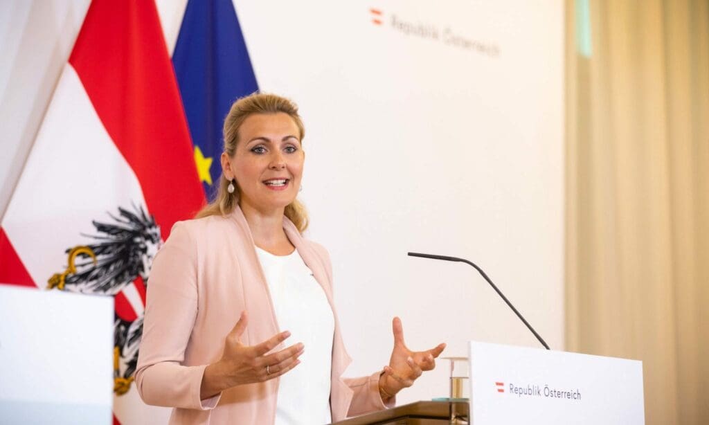 Kurz verliert Arbeitsministerin Aschbacher nach schweren