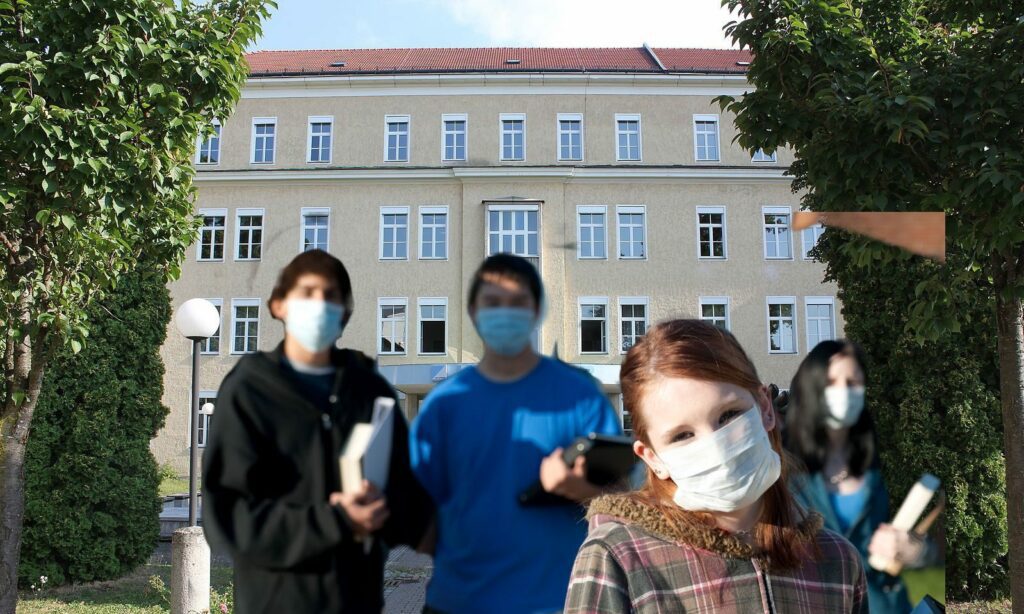 HTL Steyr / Schüler mit Masken